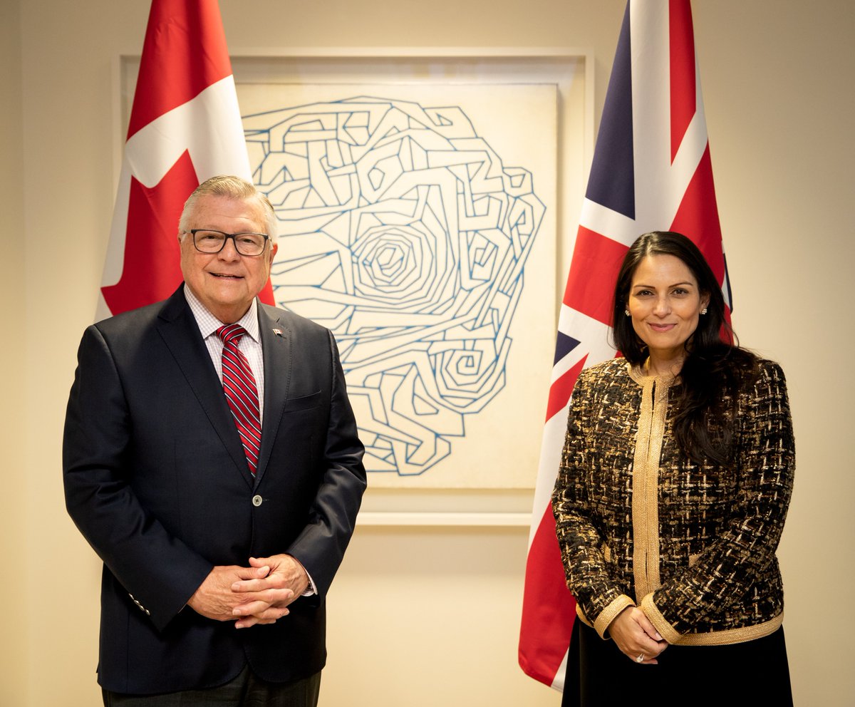 The UK & Canada stand shoulder to shoulder in solidarity with the Ukrainian people, in defiance of Russian aggression.

Canadian High Commissioner @RalphGoodale and I discussed the troubling situation in Ukraine & agreed that Russia's actions must not be tolerated.

🇬🇧🇨🇦
United.