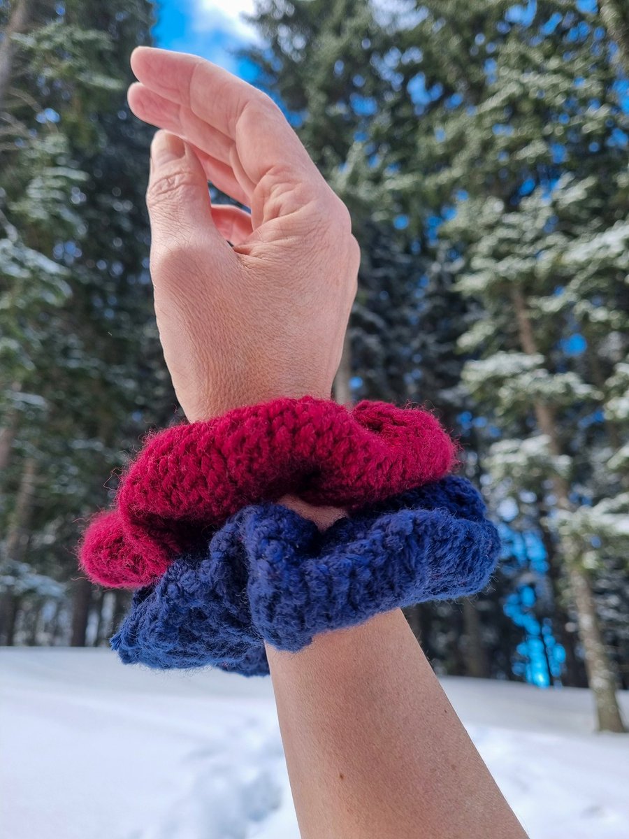 DesignsStilin's tweet photo. A must-have winter accessory ❄
#handmade #knittedscrunchie https://t.co/SBrUNmeNRH