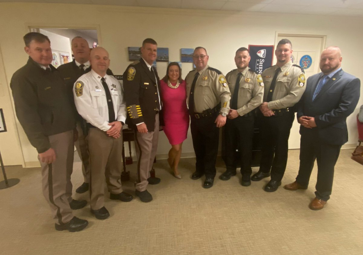 So excited to get to meet with the #VAlawenforcmentsheriffs this morning at the Capitol. So grateful for all that they do to keep our friends and neighbors safe daily.