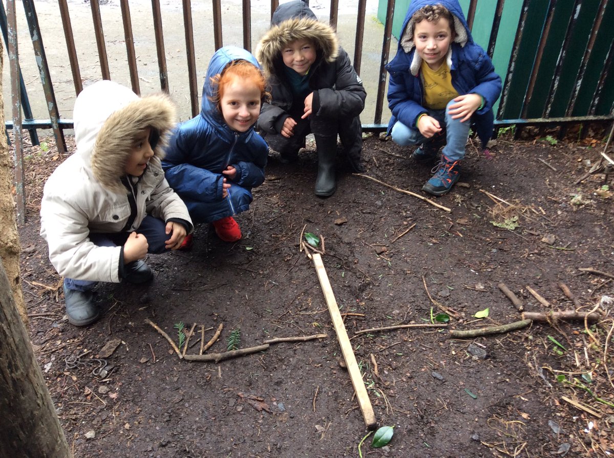BalgreenPrimary's tweet photo. #Primary3a worked in groups to create weather wheels. These had to have direction and reflect how the weather was making them feel! https://t.co/OFOVNapOak