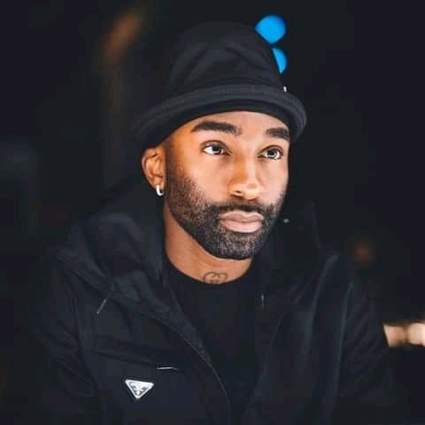 King_Fulane's tweet photo. As a man in this world you have 2 emotional choices

1- Open up and be a meme
2- Bottle up and be a memory

#RIPRikyRick
#meme 
#casspernyovest https://t.co/NLEywshUNP