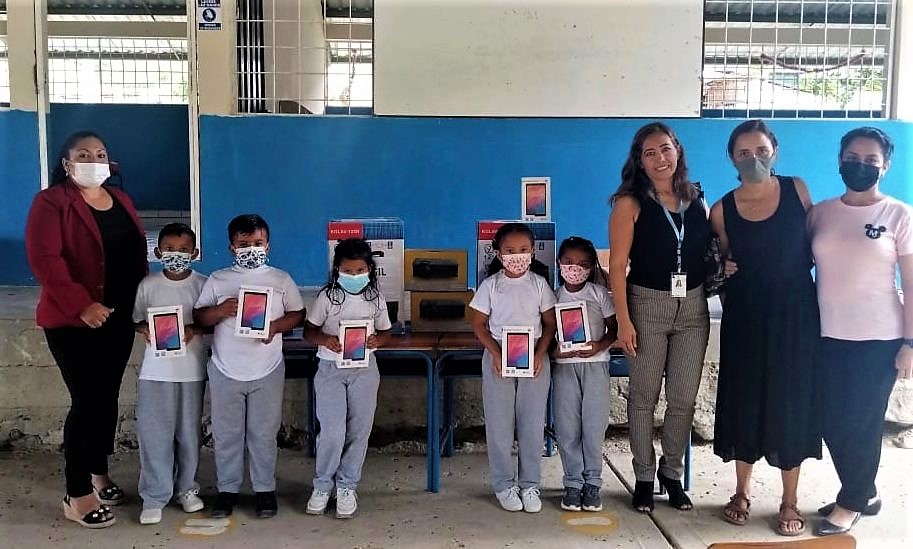 EducacionZ4_Ec's tweet photo. [MANTA] Las IE rurales 4 de Noviembre, Simón Bolívar y José María Córdova recibieron tablets, proyectores, equipos de amplificación y servicio de internet para sus estudiantes, por parte de la empresa IDATA, a través de su proyecto e_Kipa.
#ExcelenciaEnEducación https://t.co/ZqrCAe3H4j