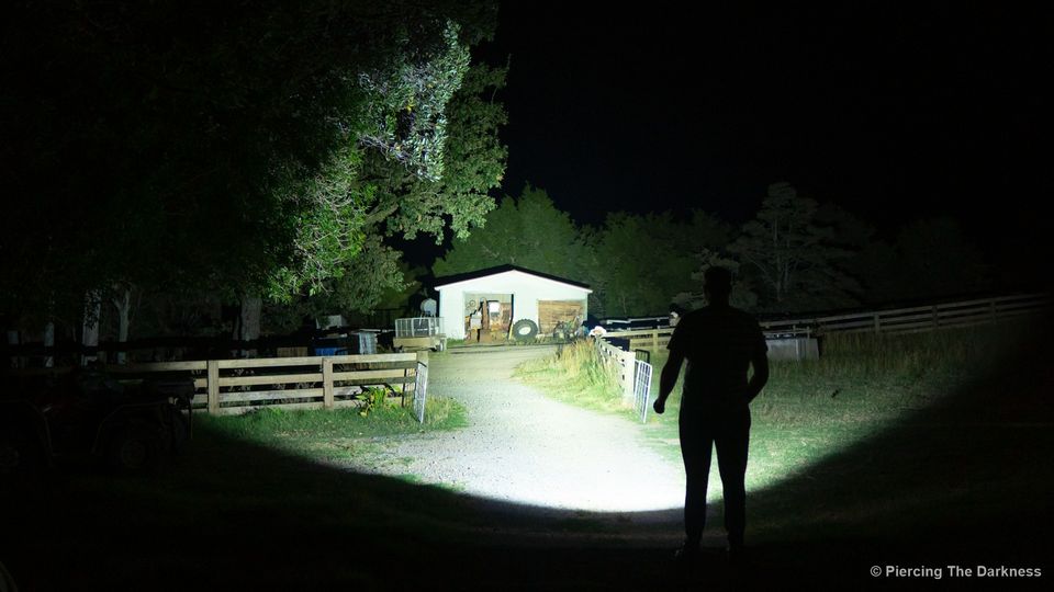 VezerLezer's tweet photo. If you are looking for a practical flashlight/torch, #VEZERLEZER ED10 is a good option, 2200 Lumens Max Output, BRIGHT enough to cover every day lighting purposes, and LIGHT WEIGHT and COMPACT SIZE to become your Addon instead of Burden.
@piercingthedarkness https://t.co/WFKCIiq2or