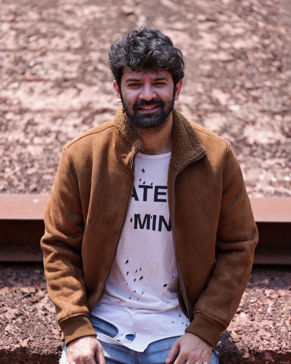 _baby_sobti's tweet photo. Pretty sure he never carries a comb or even thought about it 🤣 we are used of his unkept hair anyway #BarunSobti https://t.co/dBQlOO58Bv