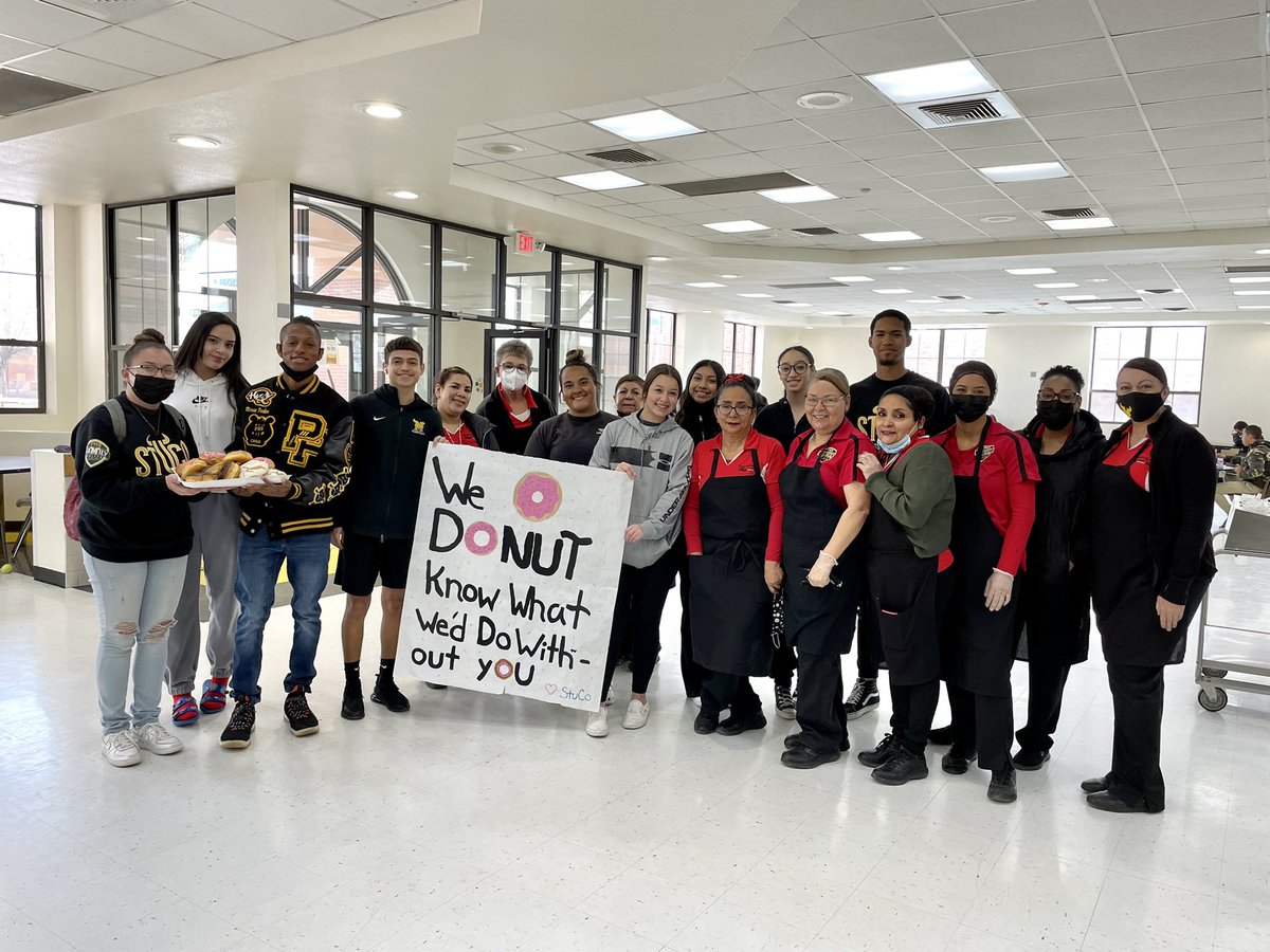 MatadorStuCo's tweet photo. Donut 🍩 know what we’d do without our cafeteria staff!! We appreciate them so much! #KindnessMatters #tobeamatadorisglorious @JSalgado_PHS @phsmats https://t.co/Lh3WUZAizI