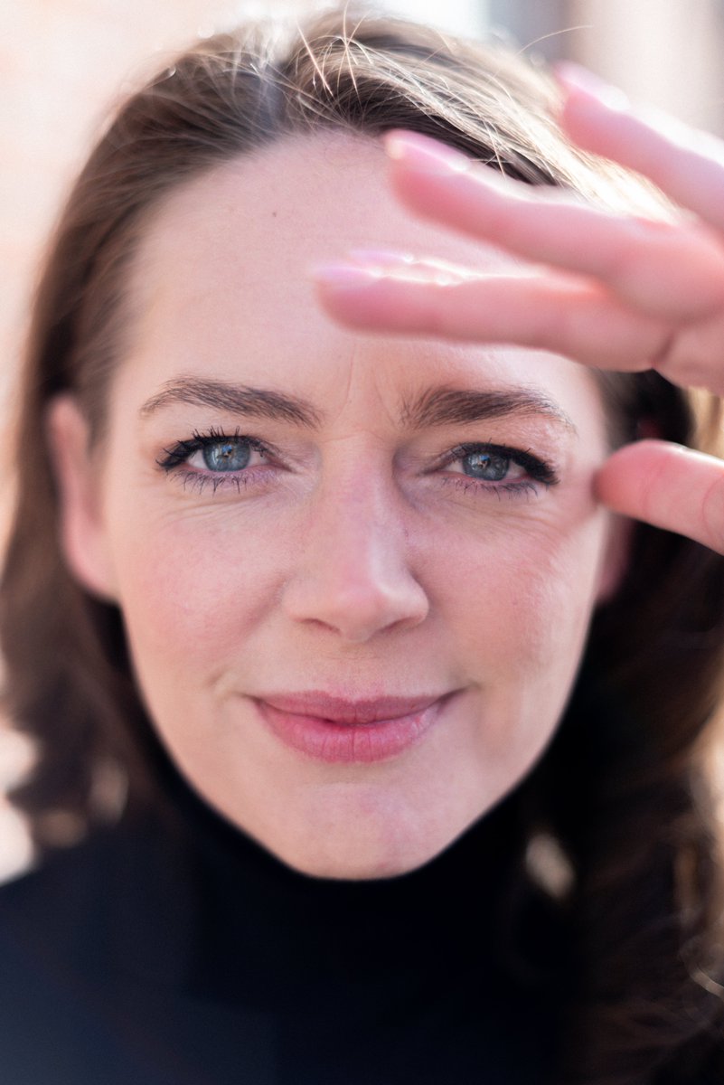 I dag har <a href="/Marchen_Neel/">Marchen N Gjertsen</a> været chefredaktør på <a href="/jyllandsposten/">Jyllands-Posten</a> i ét år.
I den anledning har jeg talt med hende om det forgangne års største udfordringer på posten og om hendes vej fra borgens lange gange til chefkontoret.
Portræt i <a href="/Lixen_sdu/">LIXEN</a> på mandag. #dkmedier
📸 Magnus Nygaard