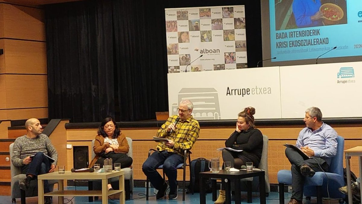 REASEuskadi's tweet photo. Cerramos las jornadas #HayAlternativasALaCrisisEcosocial descubriendo las claves para llevar vidas cooperativas con @koobizitza @ErrotikK #IMCA y #ASERJUS https://t.co/9RofA8VB8J