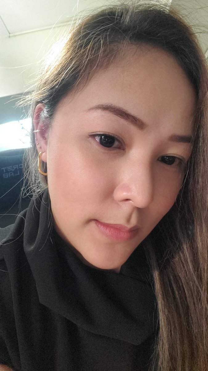 hoontoujours's tweet photo. Face reveal ulit cos cos my convo w/ Hee seemed like he was talking to his future mom PALA.

FYI, twas my first fansign. I was in a roster where half of the participants were GOMs and have met En- more than once. One member even said, "I haven't seen you before." https://t.co/I2UBOft1En