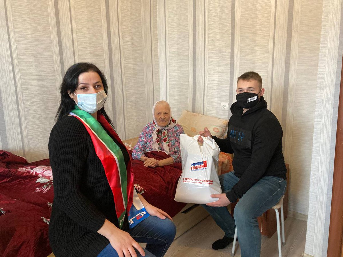 er_tatarstan's tweet photo. 23 февраля наша страна традиционно отмечает День Защитника Отечества 
Сегодня #МолодаяГвардияРТ навестили Антонину Андреевну Агапову, ветерана Великой Отечественной войны, проживающую в Нурлатском районе 

Молодогвардейцы помогли ей сделать ремонт - заменили в квартире полы, https://t.co/jMX9twobBu