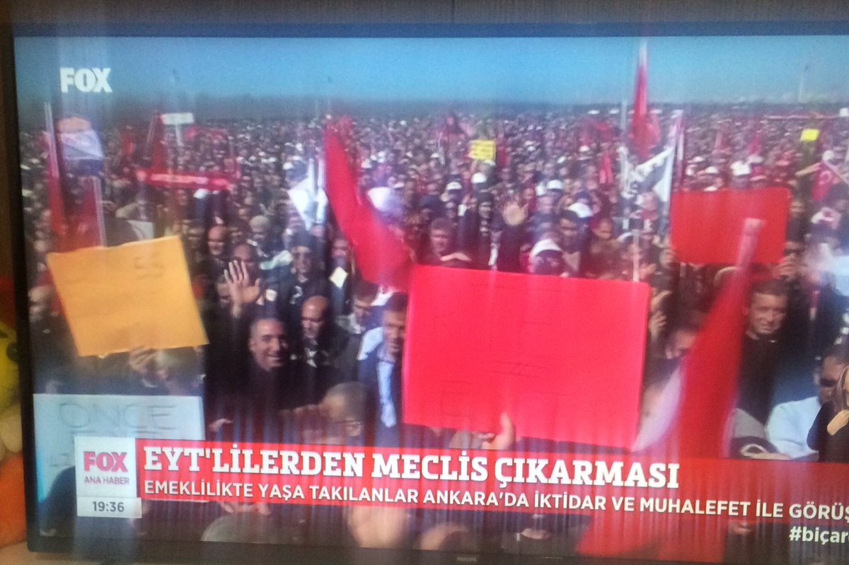EYT lilerden Meclis çıkarması 
#EYTlilerAnkarayıSallıyor
#EmeklilikteYaşaTakılanIar