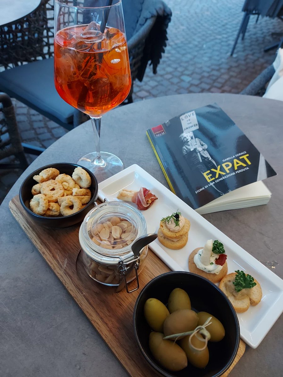 Bello ricevere queste foto dai lettori🤓
Se cercate un libro da leggere durante il prossimo weekend, trovate Expat su tutti gli shop online (é pure disponibile con ⁦<a href="/AmazonIT/">Amazon.it</a>⁩ prime, quindi niente scuse!)