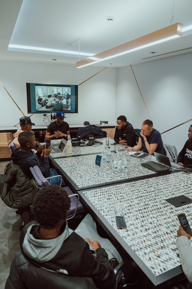 CNathaniel1's tweet photo. Strong minds discuss ideas,average minds discuss events and weak minds discuss people 🤷🏿‍♂️ https://t.co/JfIrLvbk6W