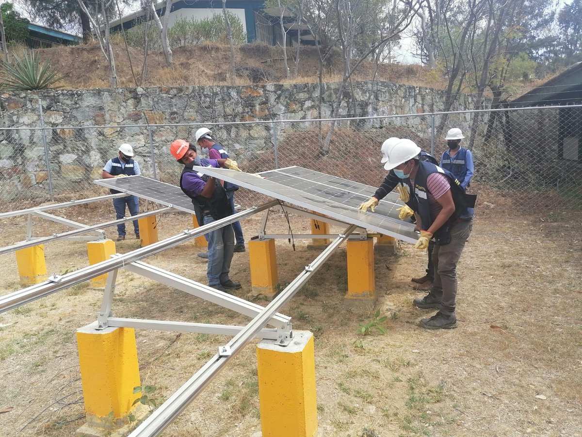 DFotovoltaico's tweet photo. Los días 17, 18 y 19 de febrero, se efectuó nuestro primer curso 2022 en Alineación al EC-0586.01 "Instalación de SFV en residencia, comercio e industria", como parte de las actividades de nuestro centro de capacitación Solarvatio. #Solarvatio #sustentable #Conocer #Capacitación https://t.co/KsPwfIHZ1l