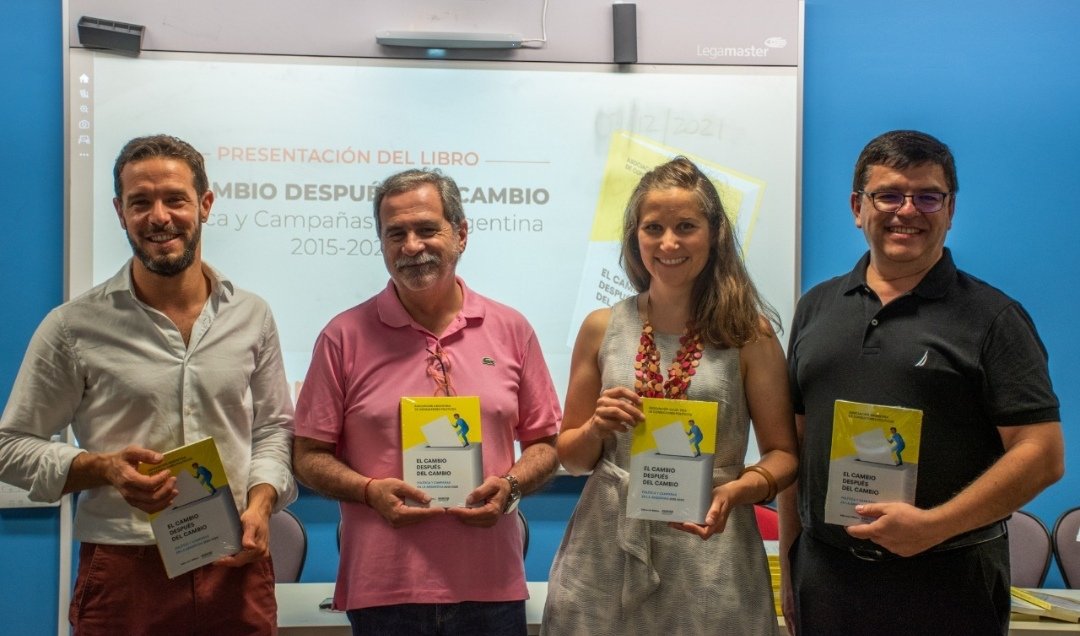 ¿Todavía no tenés el segundo libro 📖 de Asacop? "𝐄𝐥 𝐜𝐚𝐦𝐛𝐢𝐨 𝐝𝐞𝐬𝐩𝐮𝐞́𝐬 𝐝𝐞𝐥 𝐜𝐚𝐦𝐛𝐢𝐨: Política y campañas en la Argentina 2015-2020" es una compilación de artículos de socios y socias y de ponencias de nuestra conferencia anual 2019.