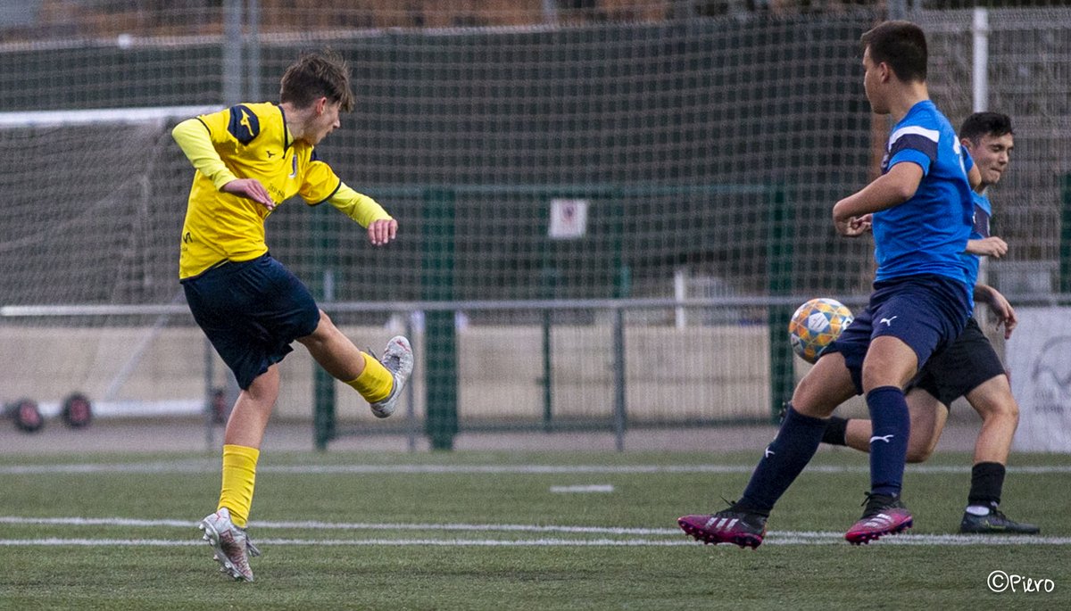 #FutbolBaseUEC | 🟡🔵

📸 GALERIA d'IMATGES cap de setmana FUTBOL BASE <a href="/uecastelldefels/">UE Castelldefels</a> (19-20 febrer 2022), a càrrec de <a href="/PieroActionSpo1/">Piero.ActionSports</a> 

▶️ INFANTIL D bit.ly/3LUCT6d
▶️ INFANTIL F bit.ly/36AcNVY
▶️ CADET C bit.ly/3BIj9hi

#SomHiGrocs #SomHiGrogues