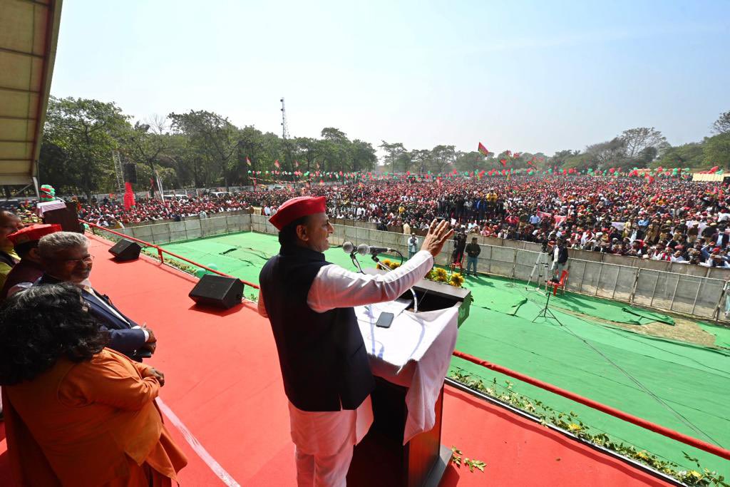 yadavakhilesh's tweet photo. ये ऐलान हुआ बहराइच में
सपा की सर���ार बाइस में https://t.co/cSfSok5pvg