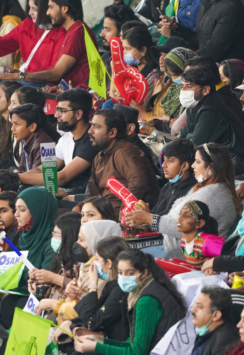 brighto_sports's tweet photo. How are you watching the Qualifier match? Send us your pictures with #BrightoDigitalFan
#LQvMS #HBLPSL7 #LevelHai https://t.co/tF8Hsi6pEJ