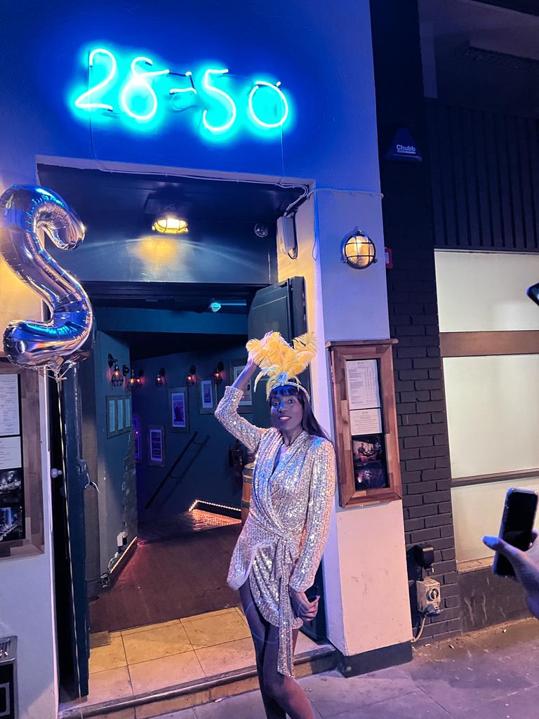 thesohogirl's tweet photo. We took Soho to Marylebone for a night celebrating @mysohotimes magazine 2nd anniversary yesterday 22.2.22! Full house - and my heart is just as fulfilled with gratitude! #NewRoaring20s #TwoYearsOfHardWork #PrintAintDead https://t.co/Bxd9MpDPhV