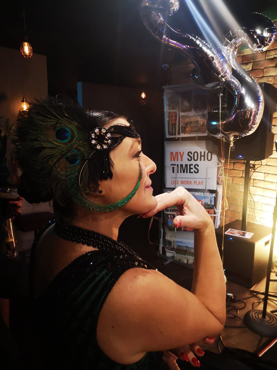 thesohogirl's tweet photo. We took Soho to Marylebone for a night celebrating @mysohotimes magazine 2nd anniversary yesterday 22.2.22! Full house - and my heart is just as fulfilled with gratitude! #NewRoaring20s #TwoYearsOfHardWork #PrintAintDead https://t.co/Bxd9MpDPhV