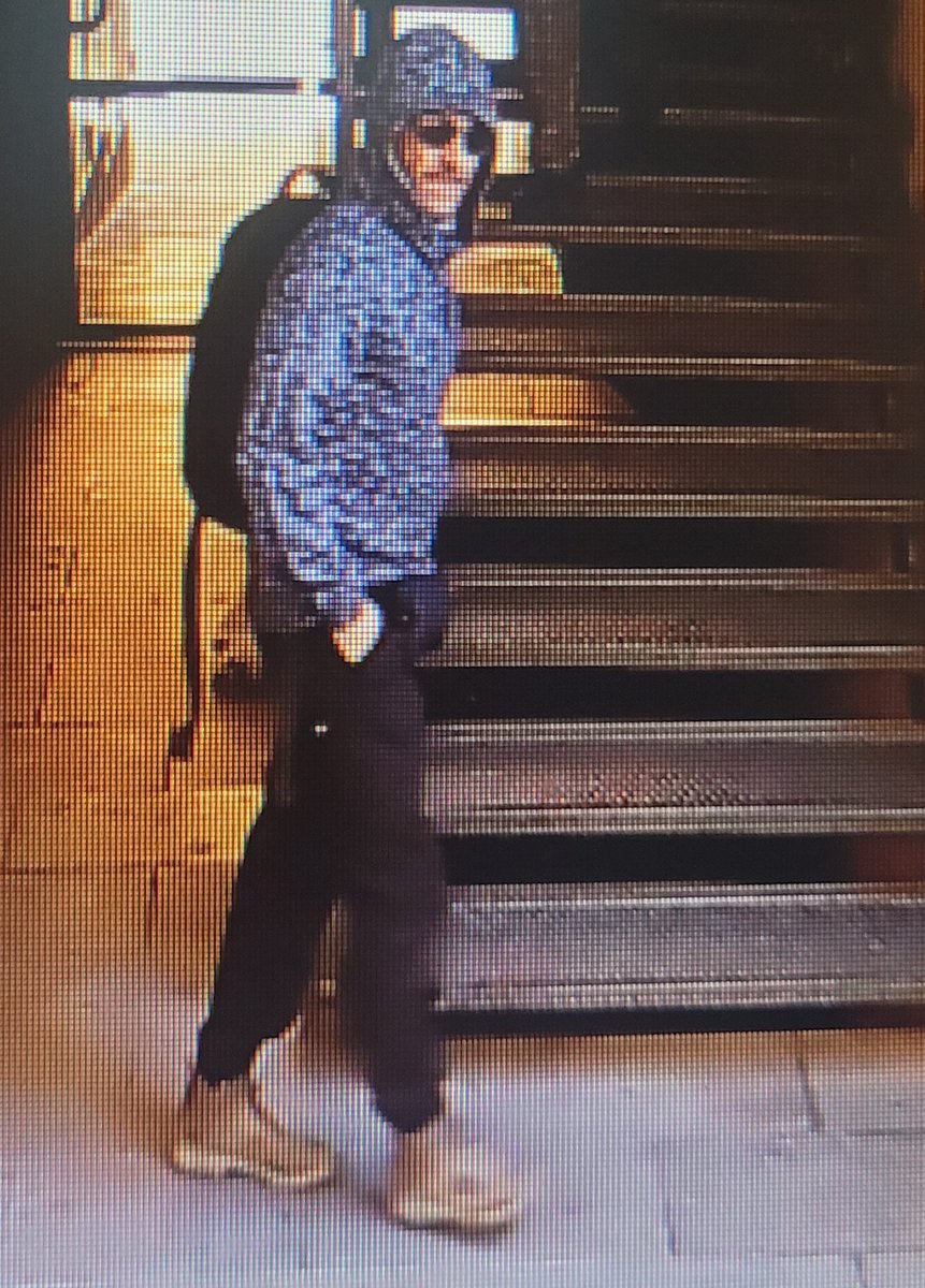 VJonquera's tweet photo. Aquest matí han intentar forçar la porta de un apartament del edifici. Estem notant un increment fort dels robatoris al barri.
Tenim imatges a les càmeres de seguretat. Posem denuncia als @mossos @GU_Figueres @perecasellas @ALladoSaus #Figueres https://t.co/Xz7gLv57r8