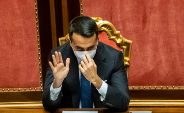 CONSERVATORI3's tweet photo. C'è da domandarsi se il paese Italia può permettersi un #menestrello come questo che promette soldi pubblici all'esercito ucraino
Forse si è bevuto il cervello o lo ha lasciato nel frigo insieme ai gelati che vendeva presso lo stadio napoletano
@Quirinale se ci sei batti un colpo https://t.co/ZXXwkz4kgB