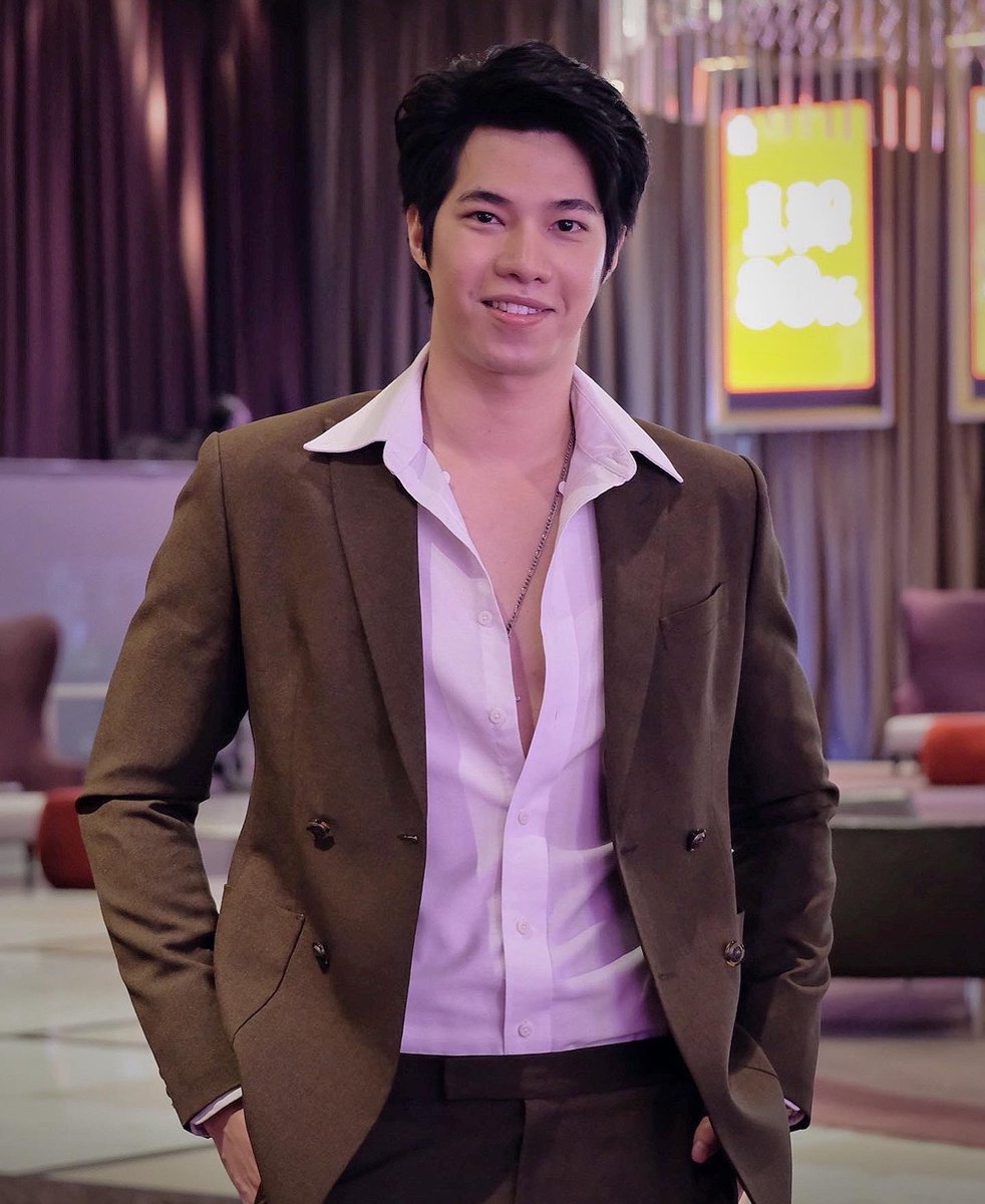 คูมบอส

#กีต้าร์ของบอสตั้น 
#BosstonSuphadach
#STMDThailand
#WABISABIGROWUP2022