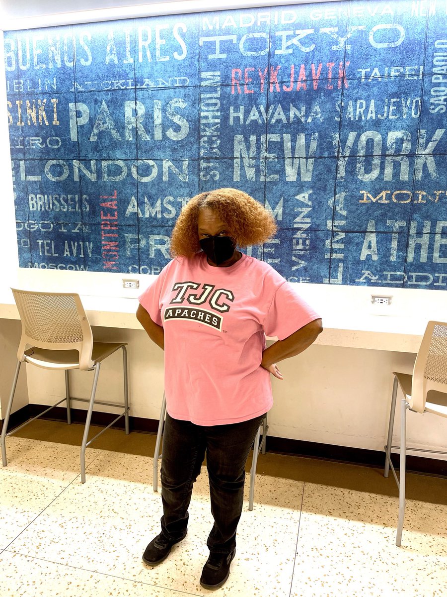 scarboroughHTX's tweet photo. 🎓On Wednesdays, we rep a college or university!

@TylerJrCollege 
@HISD2College 
#collegebound 
#highereducation 
#higherEd #continueeducation #keeplearning https://t.co/KC00nbAmRm