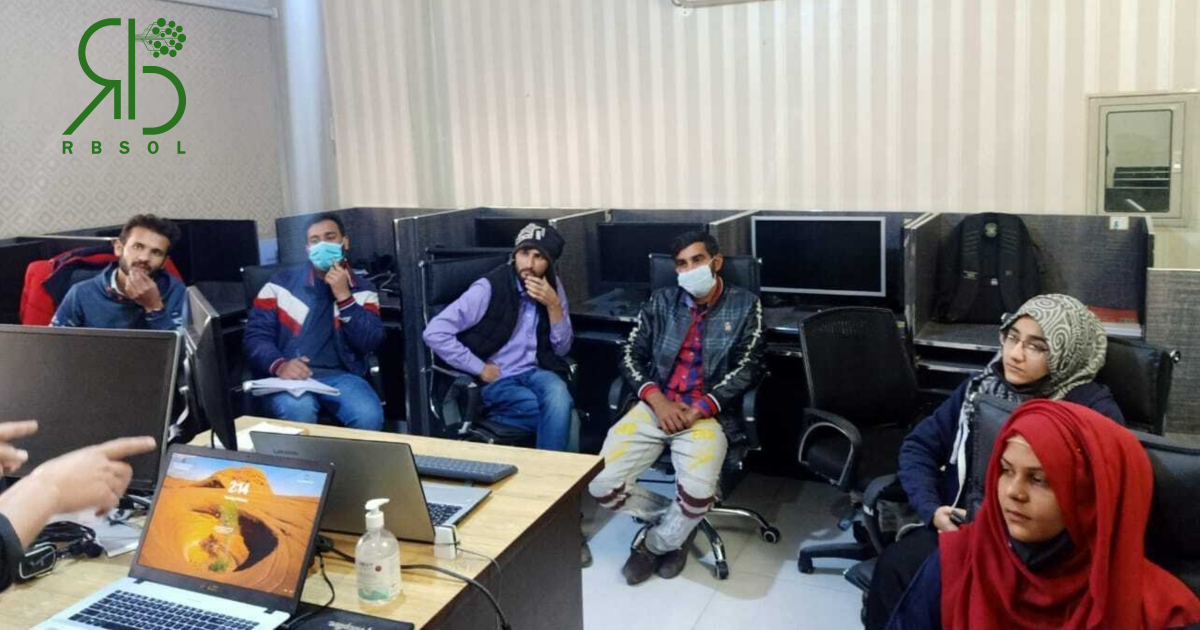 rbsol_rbgroup's tweet photo. General Manager Muhammad Lateef conducting a social activity with junior developers and project coordinator of @rbsol_rbgroup ✨

#workshop #socialactivity #teamleadership #rbsol https://t.co/7APVAWVfz3