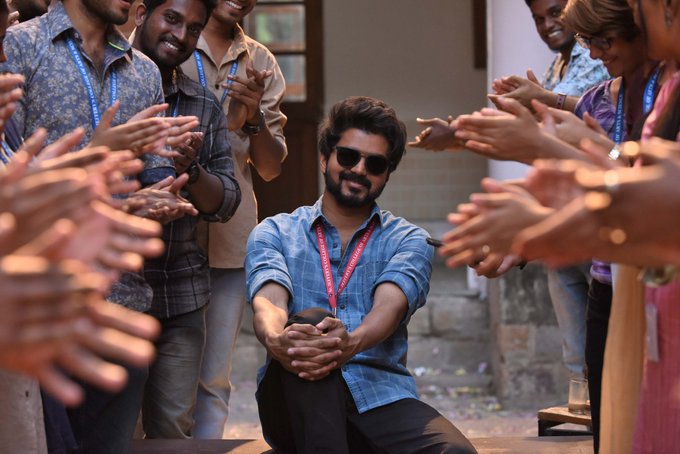 UpdateDisaster's tweet photo. G.O.A.T @actorvijay ...no doubt on that !!! 👑🌈🤩
💫💫💫💫💫💫💫💫💫
#Vijay𓃵
#ThalapathyVijay𓃵
💫💫💫💫💫💫💫💫💫
#Beast #ThalapathyVijay 
👏��💖👏🏻💖👏🏻💖👏🏻💖👏🏻💖 https://t.co/EkBdGFMpGF