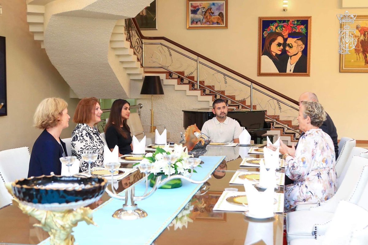 HRHJohorII's tweet photo. Saya dan isteri telah menerima kunjungan Mr Alan Stevens, Pengetua Marlborough College Malaysia bersama isterinya di Istana Bukit Pelangi. Turut hadir bersama adalah Mrs Lowdon, Ketua Bahagian Kemasukan dan Mrs Eaton-Jones, Ketua Bahagian Pra-Sekolah. Allah Peliharakan Sultan. https://t.co/WDXj2fkoP8