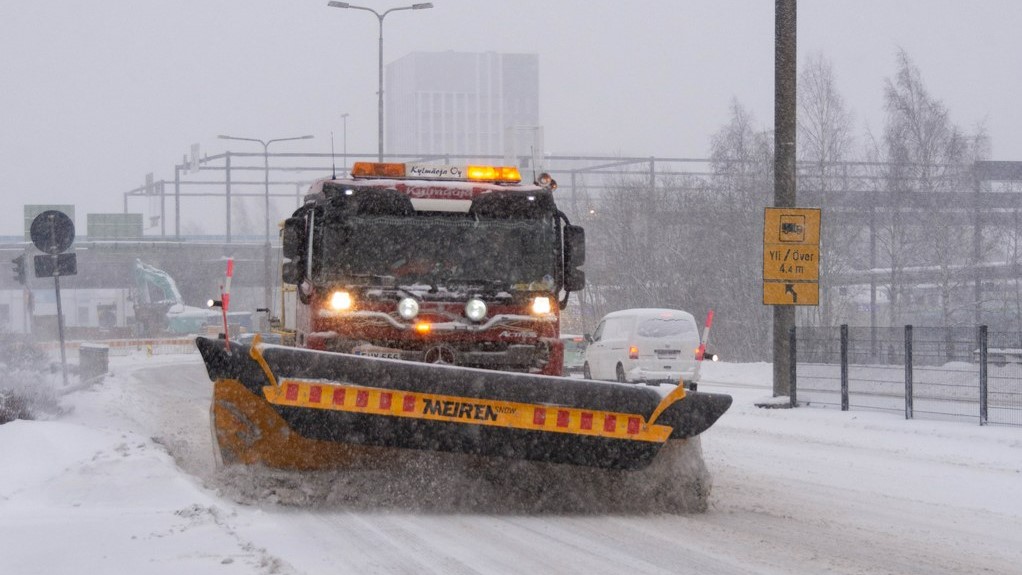 vaylafi's tweet photo. ❄️Etelä-Suomessa satoi alkuviikosta vuorokauden aikana jopa 35cm lunta ja kaikki aurauskalusto oli liikkeellä.

👷Aurauskilometrejä kertyi vrk:ssa jopa kymmeniä tuhansia urakkaa kohden. Työ jatkuu sään vaihdellessa kovasta pakkasesta plussalle.

📥Palaute: https://t.co/ulU8n72J7Y https://t.co/YjeWLxRnf4