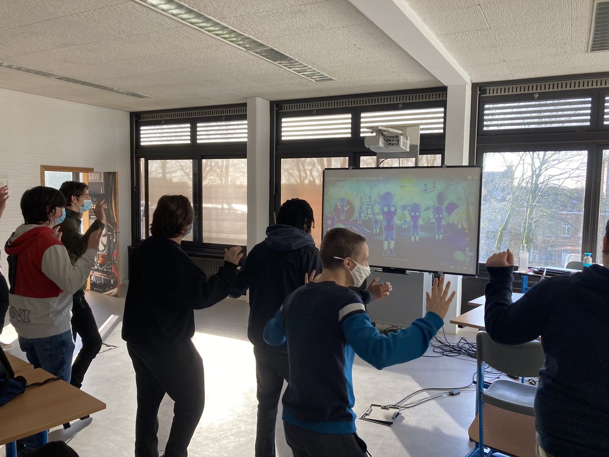 Werken rond welbevinden in de klas, dat is complimenten geven maar ook gewoon samen dansen 😉 #weektegenpesten #stipit <a href="/GOZenit/">Talentenschool</a>