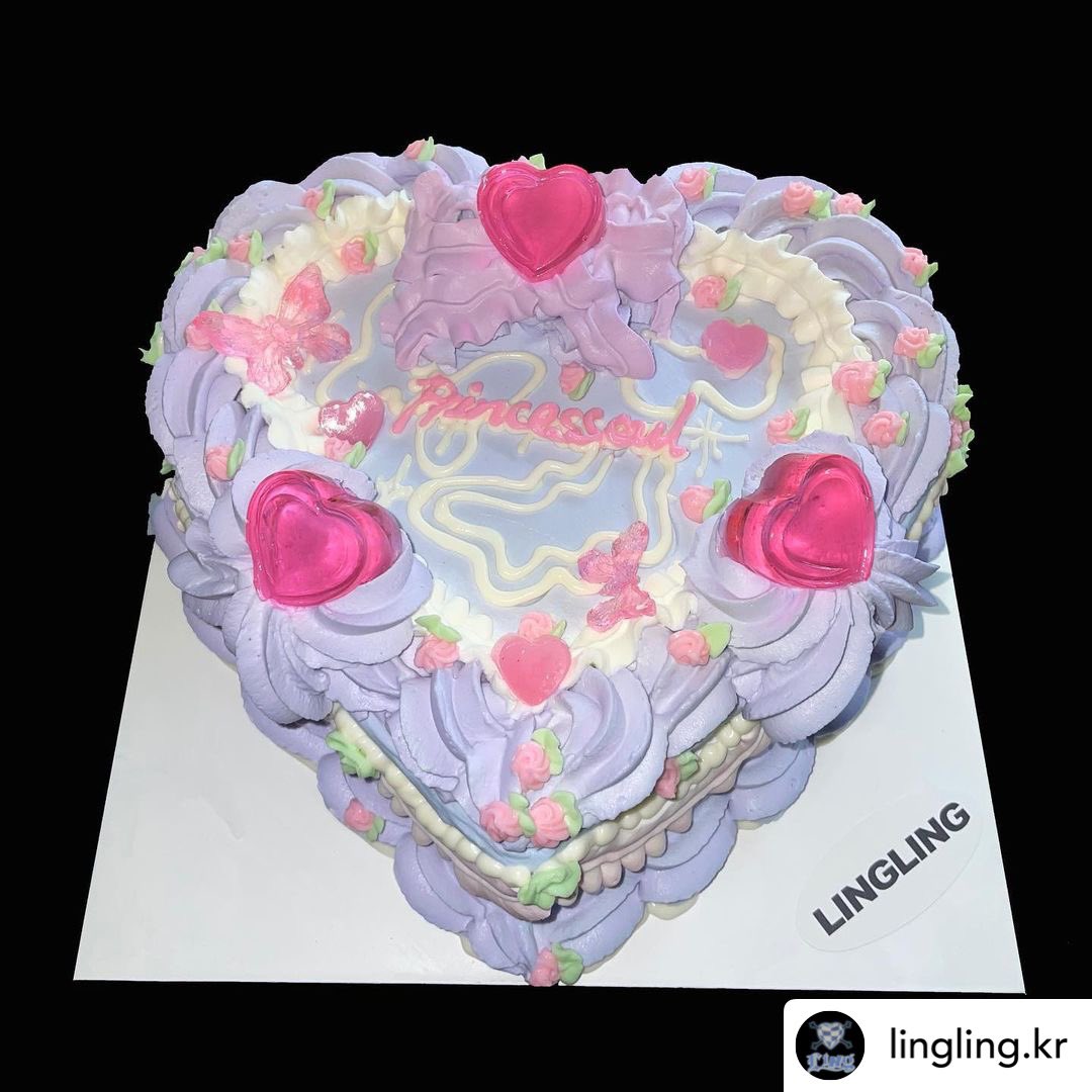 _allseoul's tweet photo. custom cake กับเมนูครีมโซดา และเจลลี่โซดาของร้าน Ling Ling แถวสถานีชองกูดีไซน์น่ารักมาก ๆ ดูรายละเอียดเพิ่มเติมได้ใน ig ของร้านเลยค่า 🦋✨
https://t.co/WqpV54Nq34 https://t.co/ahZmIjPAs0