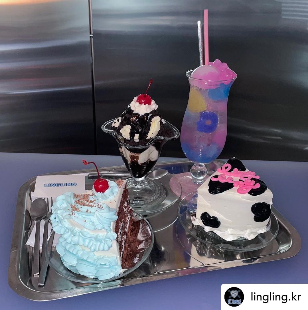 _allseoul's tweet photo. custom cake กับเมนูครีมโซดา และเจลลี่โซดาของร้าน Ling Ling แถวสถานีชองกูดีไซน์น่ารักมาก ๆ ดูรายละเอียดเพิ่มเติมได้ใน ig ของร้านเลยค่า 🦋✨
https://t.co/WqpV54Nq34 https://t.co/ahZmIjPAs0
