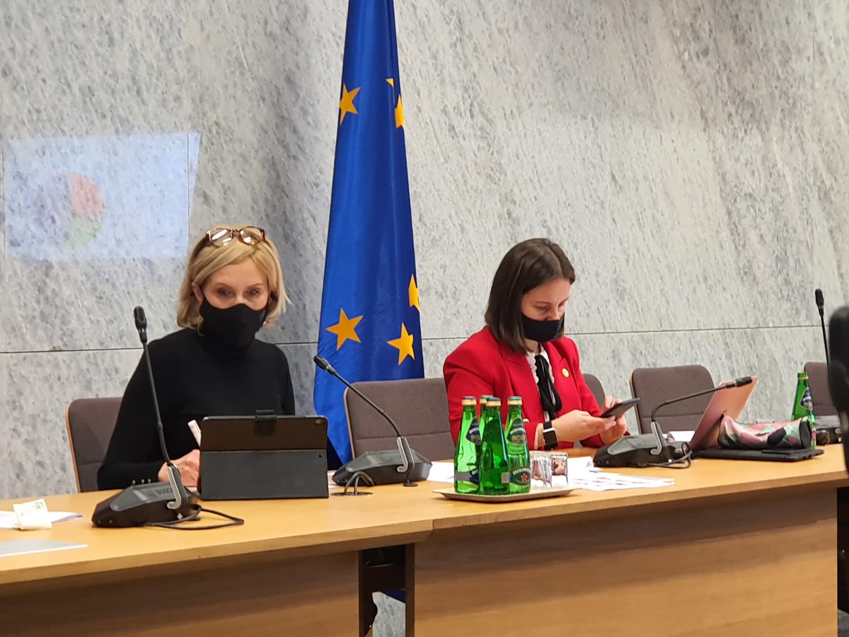 Paslawska's tweet photo. #LexIzera, czyli czy las pod Jaworznem musi byc karczowany pod rządowa fabrykę samochodów elektrycznych? Komisja Ochrony Środowiska ma pytania i wątpliwości. Np :czy za niewywiazanie sie inwestora z obietnic odpowie lesniczy? Posiedzenie trwa
@nowePSL #DobraGospodyni https://t.co/TYYiiFv2wK