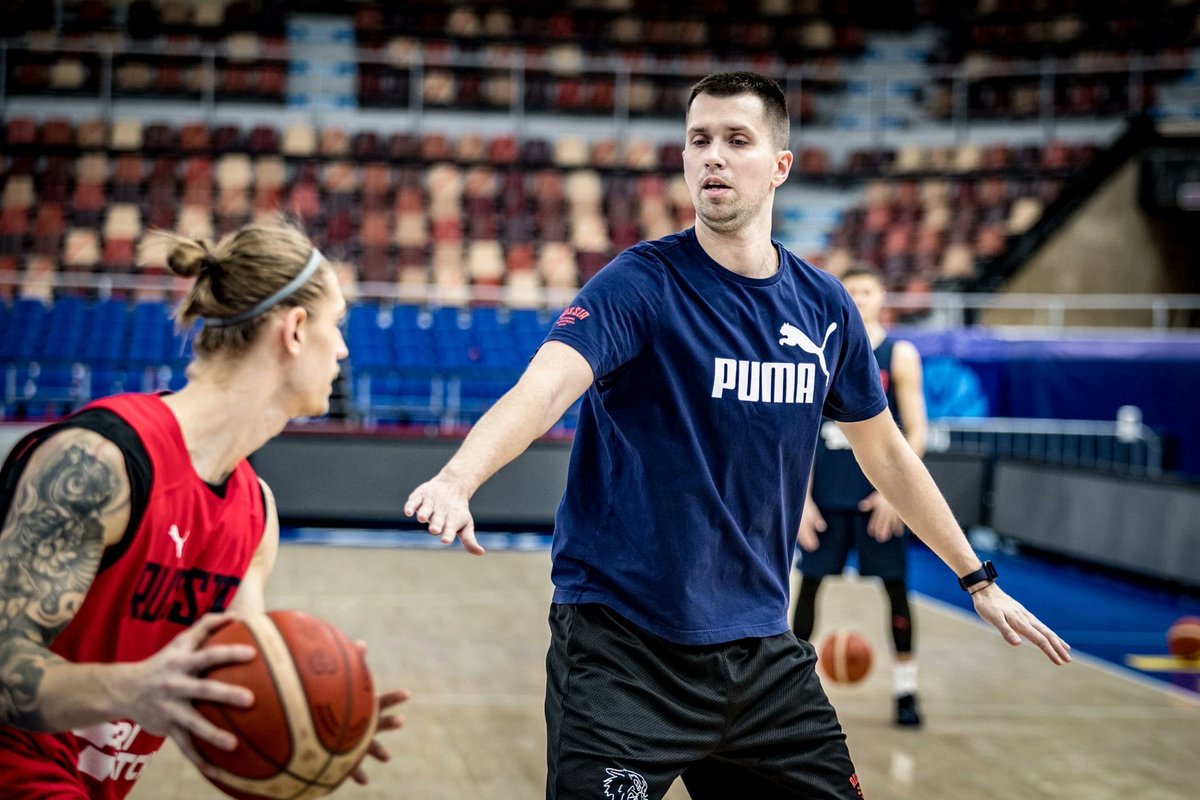 Сборная России, в тренерский штаб которой входит тренер нашей мужской команды Александр Полинкевич, в конце февраля проведет очередные матчи квалификации к Кубку мира-2023: 24 февраля она сыграет со сборной Нидерландов в Перми, 27-го — на выезде.
#бксамара