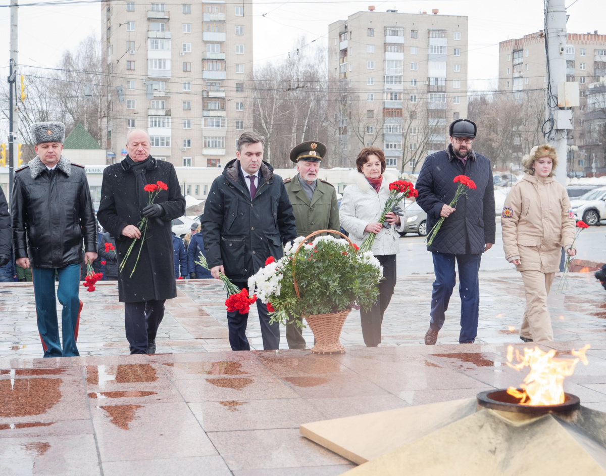 i3vestno's tweet photo. 🎖️В среду, 23 февраля, в День защитника Отечества губернатор Ивановской области Станислав Воскресенский, военнослужащие ивановского гарнизона возложили цветы к мемориалу Героям фронта и тыла в Иванове.

📌Подробнее: https://t.co/KHYtrJwFEo https://t.co/vdTxgnkpAc