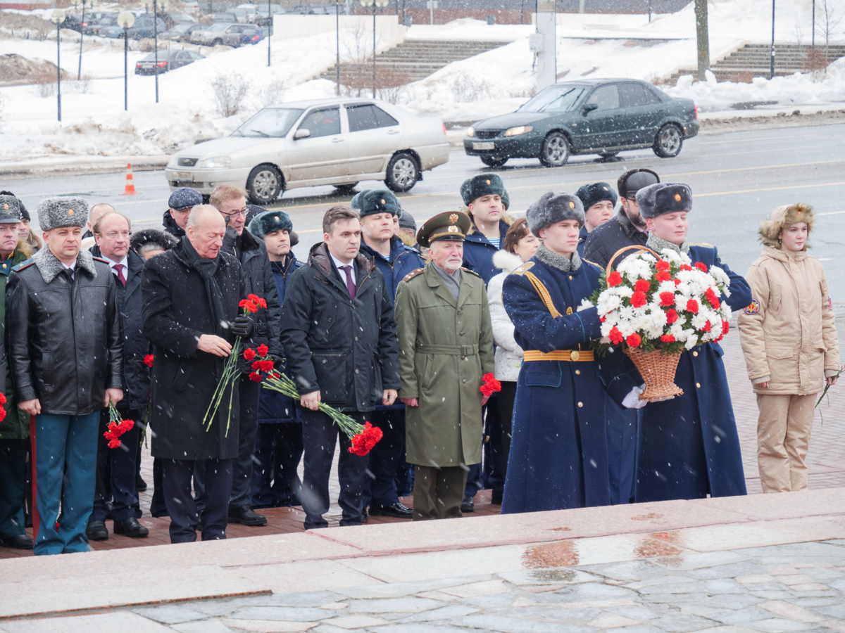 i3vestno's tweet photo. 🎖️В среду, 23 февраля, в День защитника Отечества губернатор Ивановской области Станислав Воскресенский, военнослужащие ивановского гарнизона возложили цветы к мемориалу Героям фронта и тыла в Иванове.

📌Подробнее: https://t.co/KHYtrJwFEo https://t.co/vdTxgnkpAc