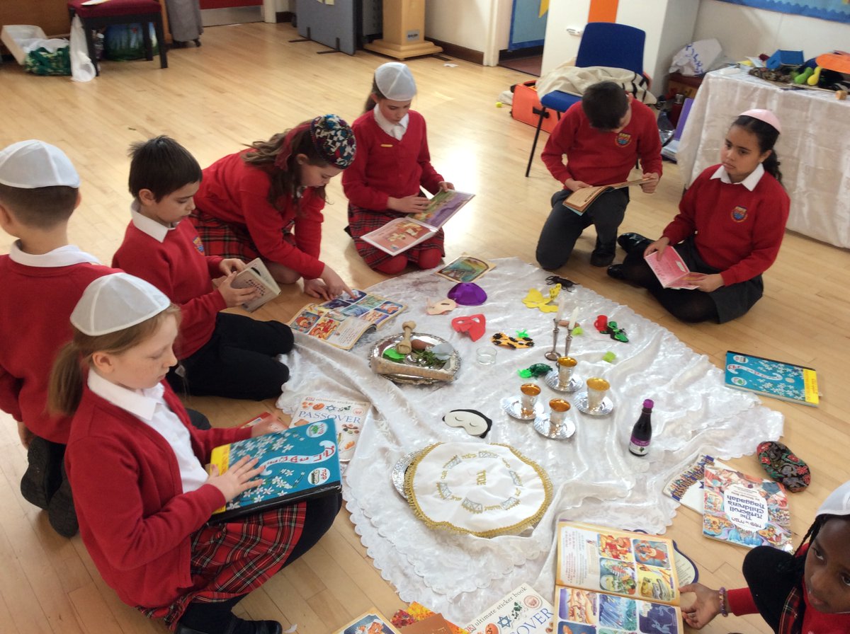 Ruth from #JudaismForSchools visited the school this week to teach the children all about Judaism. She brought along some religious artefacts for the children to look at and touch. We also tried #ChallahBread . A very enjoyable workshop.