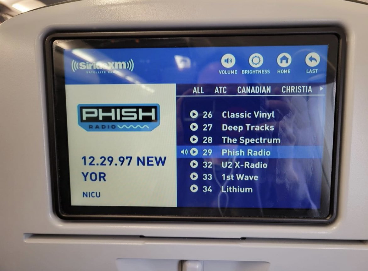 Mexico Vacation ✨✈️ next stop <a href="/PhishRivMaya/">Phish: Riviera Maya</a>. <a href="/JetBlue/">JetBlue</a> has us covered with <a href="/PhishRadioSXM/">Phish Radio SXM</a> at 35,000 ft. <a href="/JSchwartzNYC/">Jonathan Schwartz</a> @ElisaAllechant 🇲🇽