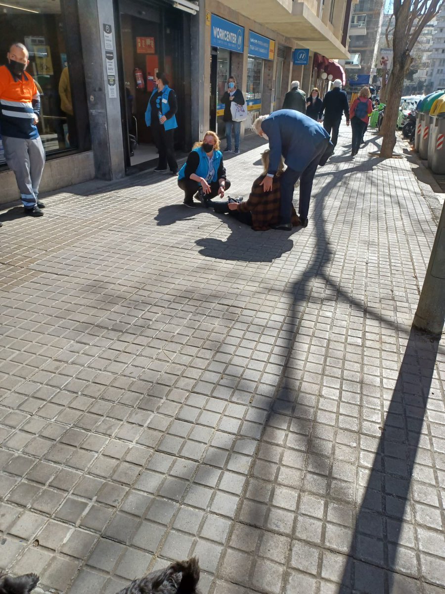 imartinsalva's tweet photo. Nuevo robo en #Barcelona Este mediodía en Ganduxer/BoriFontestà tirón de bolso con una moto a una señora. Lamentable espectáculo que el Ayuntamiento de @AdaColau y @jaumecollboni no saben/quieren  atajar! @BCNmetropoli @diarieljardi @elperiodico @LaVanguardia @Albert_Batlle_B https://t.co/BSY42Of1z2
