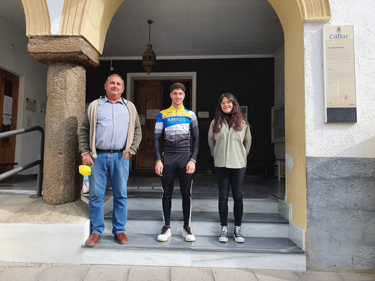 CullarGranada's tweet photo. La Concejalía de Deportes del Ayto de Cúllar, un año más, concede a Raúl González una ayuda para que este joven ciclista pudiera seguir compitiendo en MTB. 
Es un ejemplo a seguir para tod@s l@s jóvenes.
El Ayuntamiento y el pueblo de Cúllar está contigo, ánimo campeón 💪🏼🚵🏼‍♂️ https://t.co/AKmrBXcYCC