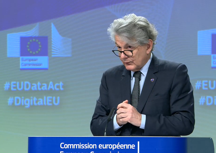 EC_Simpl's tweet photo. Businesses, consumers, public services: you want to switch #cloud providers &amp; keep full access to and maintain security of your data and applications? The #EUDataAct will provide a legal framework for this.

Check it out https://t.co/Utq8br5FAb https://t.co/H5NHGLxESh