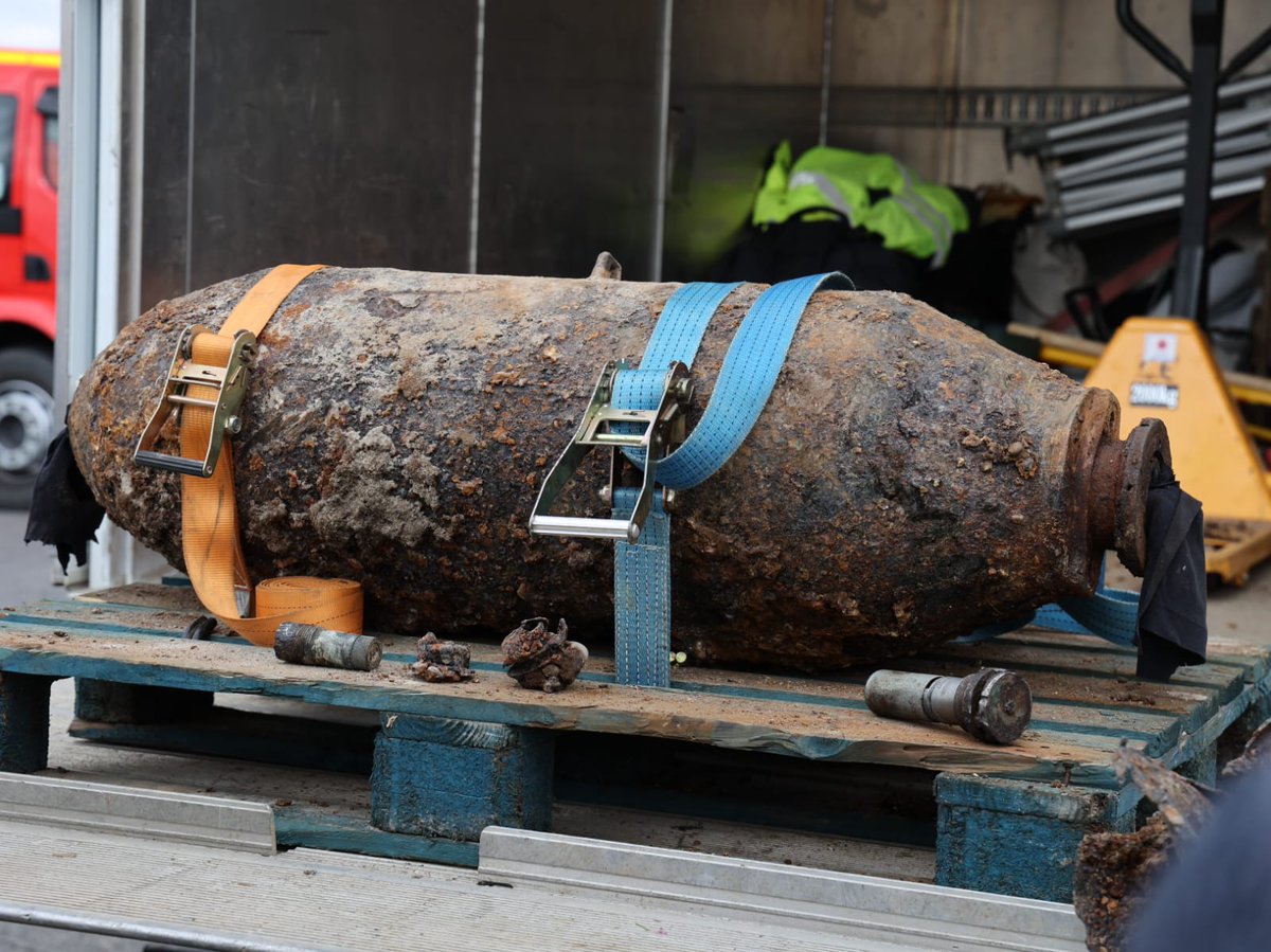 roquejeoffre's tweet photo. La bombe de 250kg US récupérée ce matin à Grussenheim en Alsace #dnainfos #alsace #colmar 
https://t.co/bEX6Mj8DNd https://t.co/OzvzfSzaJT