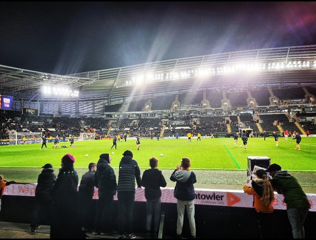 Well, at least the loaded chips were great last night! My first game back watching <a href="/HullCity/">Hull City</a>, since being back in the country, didn't end as i'd hoped. I loved experiencing the live atmosphere again though.  #UTT #HULBAR