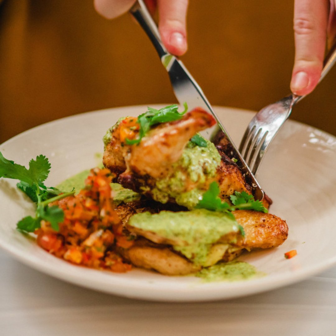FrontenacClub's tweet photo. A sneek peak at the Pollo a la brasa featured on our #Kingstonlicious menu 👀

If this picture made you hungry, you’re in luck! It's not too late to join in on this premier culinary experience!

📸 by @VisitKingstonCA https://t.co/n3OX7EQMeK