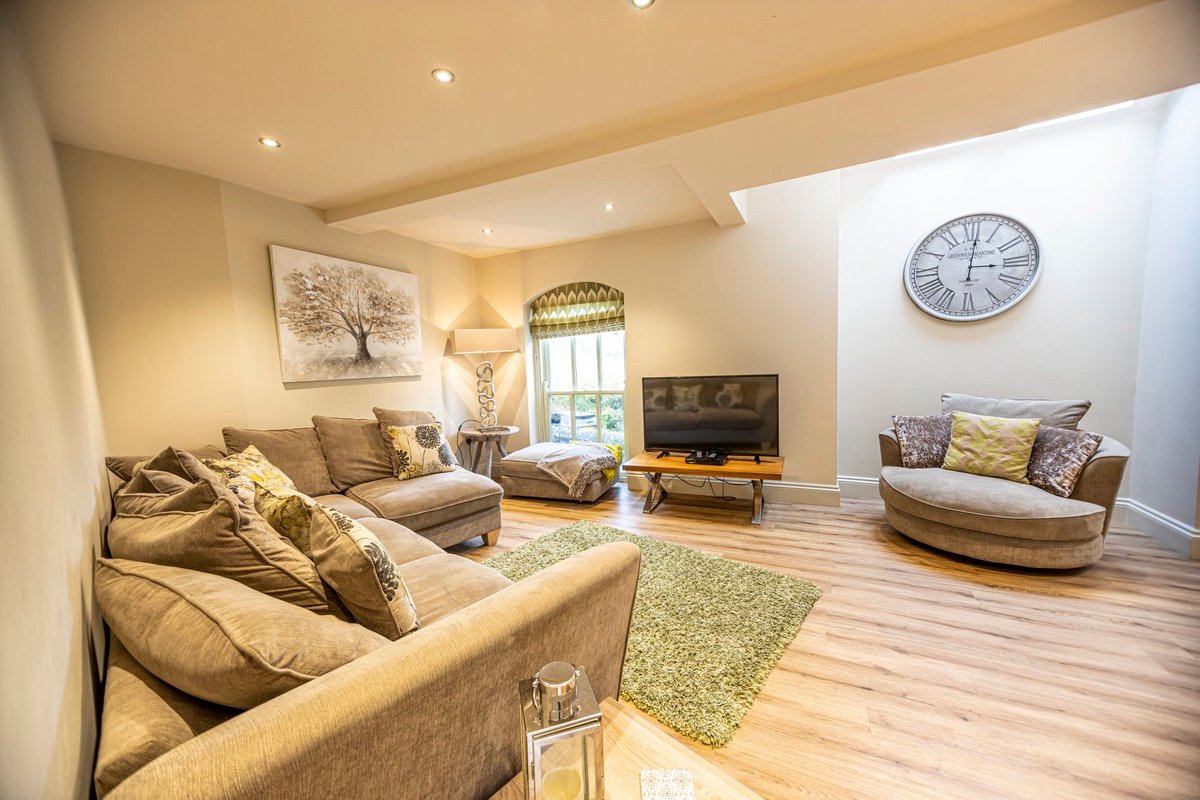 Mid-week stays are available throughout March! 🙌🏻
No.2 Darcy Mews is the escape you have been looking for. Spend days exploring Richmond or enjoying riverside walks around the River Swale. 
More information and available dates can be found below! 
holidayathome.co.uk/.../darcy.../n…