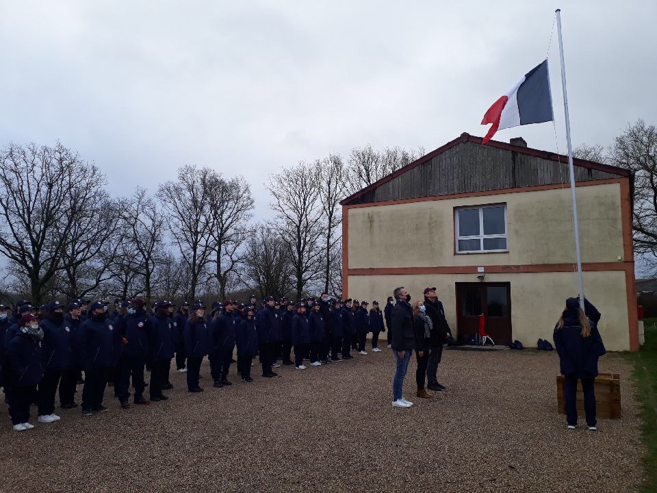 Prefet57's tweet photo. #SNU 🇫🇷 | Parvine Lacombe, directrice de cabinet @prefet57, s’est rendue mardi 22 février au centre ADEPPA de #Vigy qui accueille les jeunes volontaires du service national universel piloté par @Dsden57, pour introduire une journée était dédiée à la #sécuritéroutière. https://t.co/lZsnPHrObk
