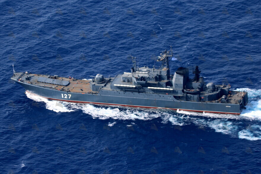 #RussianNavy #RopuchaClass #landing_ship 127 #RFS_MINSK #underway #offshoreSicily - 20.10.2017 - maltashipphotos.com - NO PHOTOS can be used or manipulated without our permission <a href="/YorukIsik/">Yörük Işık</a> <a href="/Saturn5_/">Bosphorus Naval News</a> <a href="/warshipworld/">Warship World</a> <a href="/AllanWarships/">Wrightys Warships</a> <a href="/WarshipPorn/">WarshipPorn</a> <a href="/WarshipCam/">WarshipCam</a> <a href="/NavyRecognition/">Navy Recognition</a>