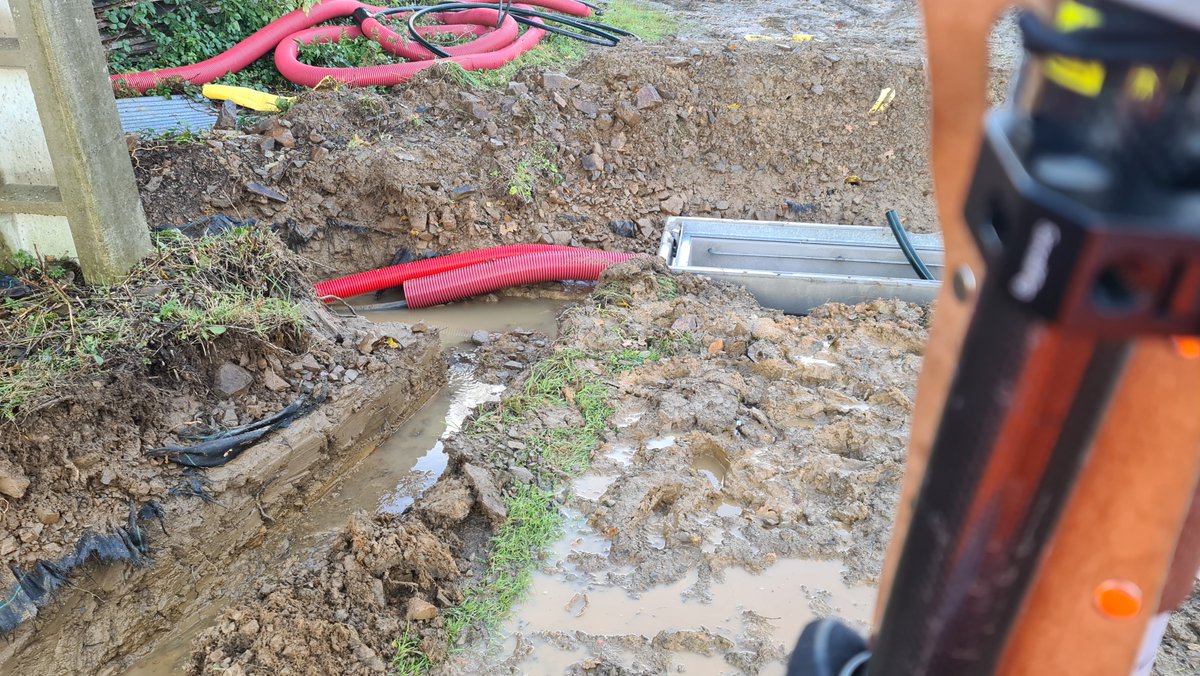 Fin d'un chantier #ftth (#fibre). 

Du plan de projet au suivi de chantier sur le terrain avec le gps centimétrique <a href="/emlid/">Emlid</a>, du #georadar avec notre partenaire la société #trc de Plérin, du drone #rtk pour l'étude et enfin le récolement. 

De la précision de bout en bout 🎯